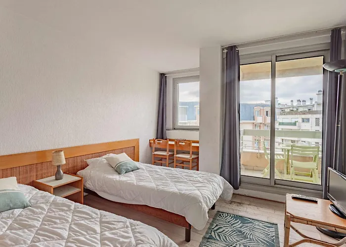 En Front De Avec Piscine A - Fr-1-3-418 *